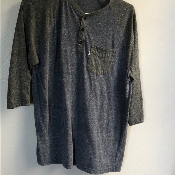 Bundle of 2 t-shirts Size mens small